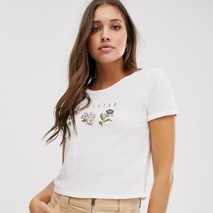 Hollister | Cropped Flower Tee 🌸
